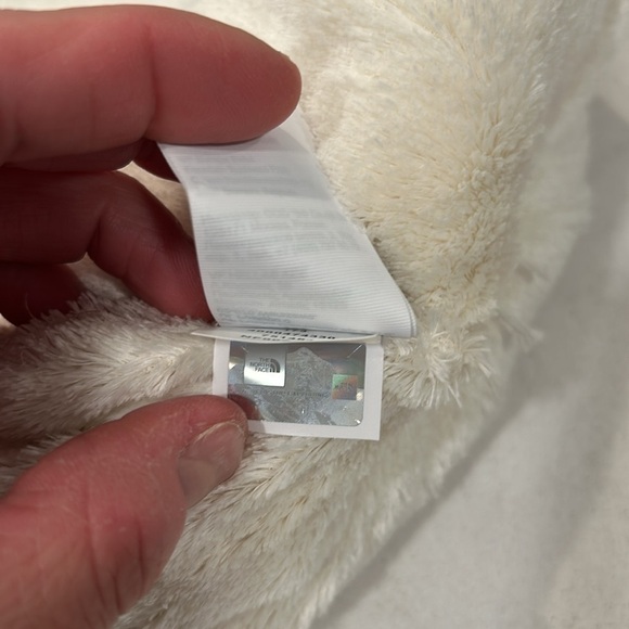 The North Face Women’s Cable Knit Cream Ear Muff Stocking Hat Fleece Ski - Picture 11 of 13